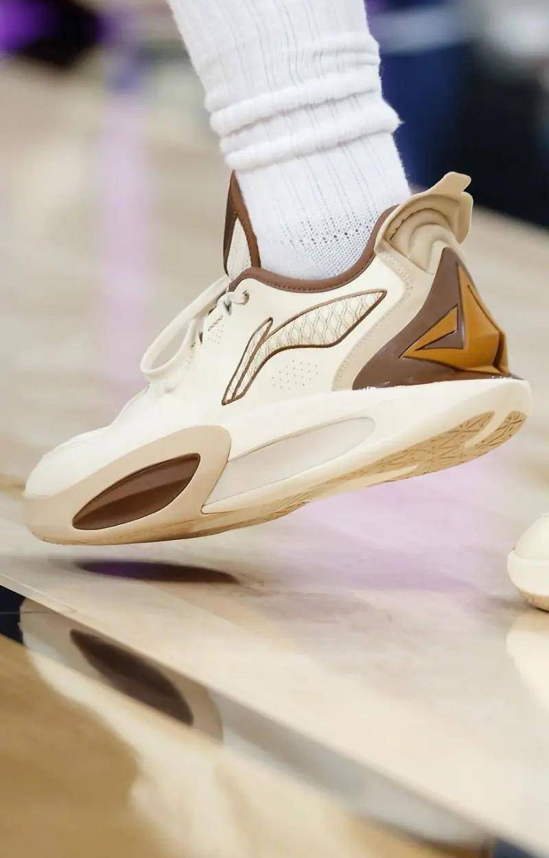 Kaiyun-巴特勒回归赛场，惊险取胜首场状态亮眼，SKT观众沸腾！的简单介绍