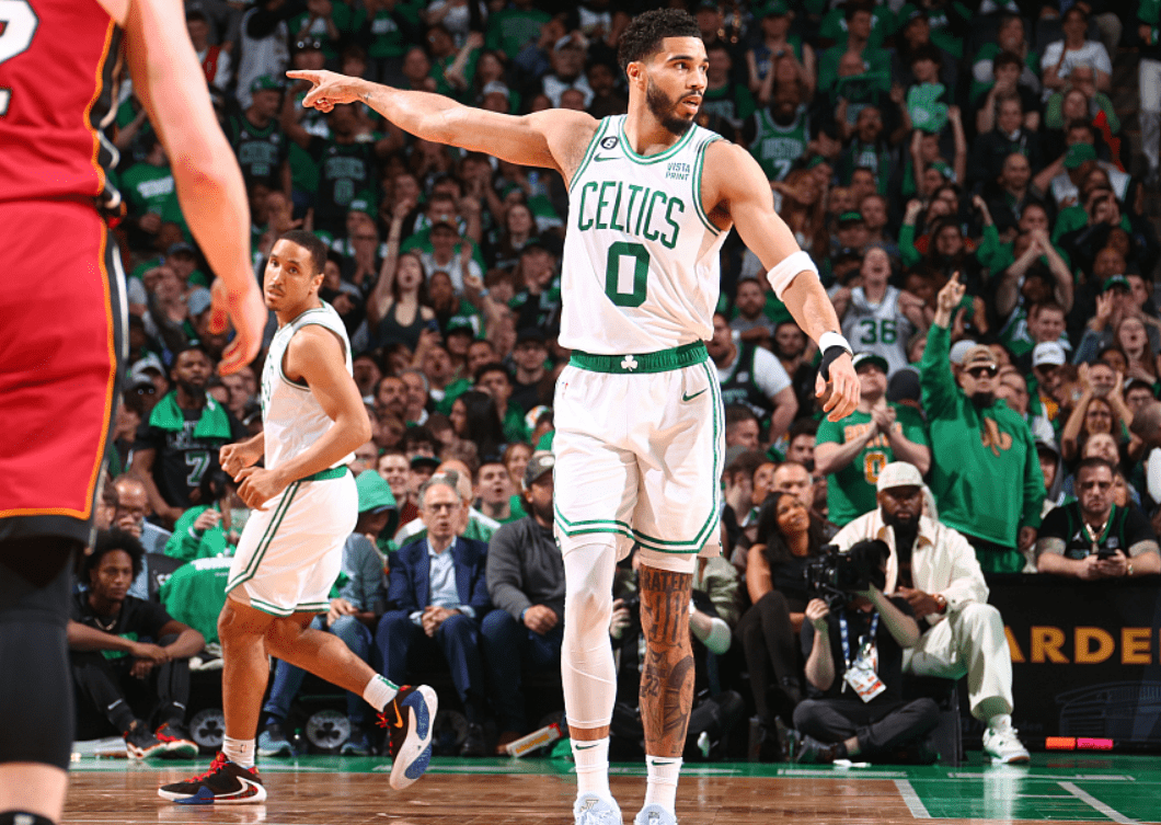 开云体育-塔图姆连续七场比赛得分超过精彩发挥，热火挑战极限！的简单介绍