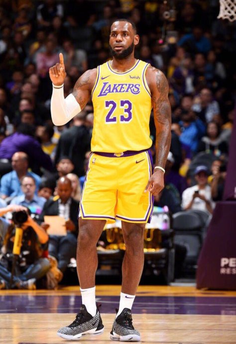 凯恩新星赛况扑朔迷离表现惊艳，FPX未来可期！的简单介绍